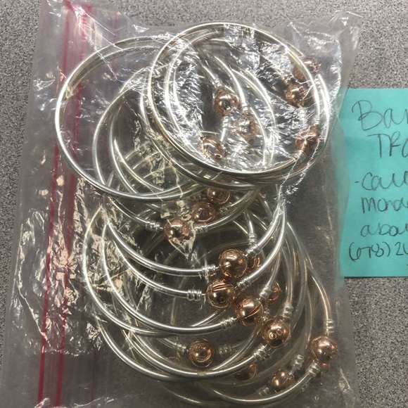 Pandora rings and bracelets - Picture 3 of 8